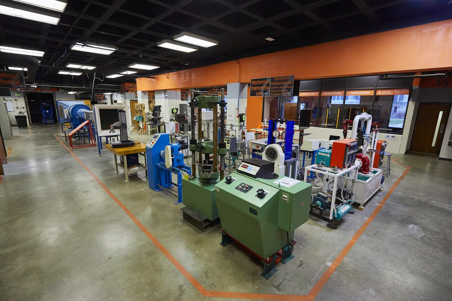 49585237652_2c45500f84_o Engineering lab