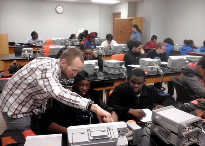 students working in an electrical engineering lab